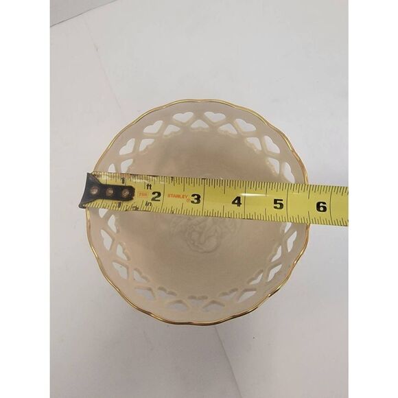 Lenox Eternal Heart Collection Hand Decorated With 24K Gold Scalloped Trim Bowl - Picture 3 of 5